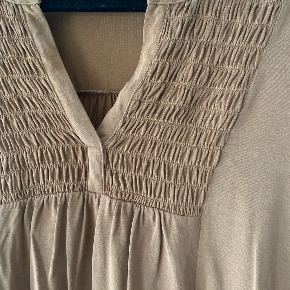 Cute Rust/brown top. M - Picture 2 of 3
